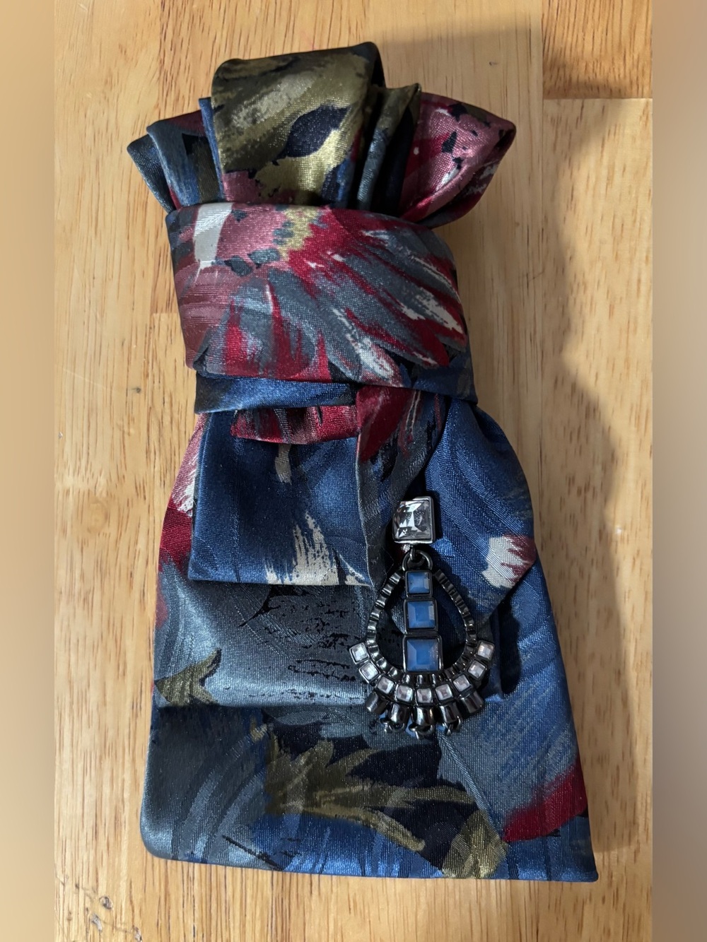Floral Pattern Satin Necktie Accessory with Decorative Brooch - Blue & Burgundy
